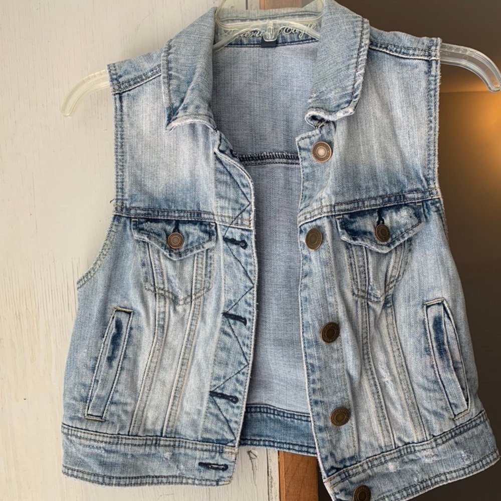 American Eagle Jean Vest- M